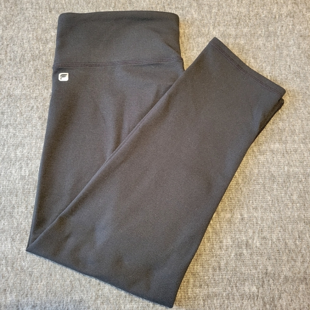 Fabletics Define Mid-rise Capri Legging